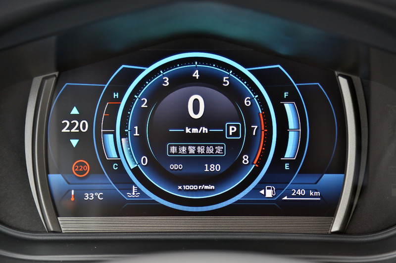 50萬也能買新車!《電動尾門》綽號小可《Mitsubishi Colt Plus》配備佳(二) 50萬也能買新車!《電動尾門》綽號小可《Mitsubishi Colt Plus》配備佳(二)