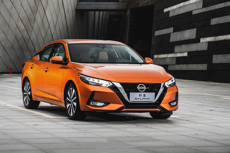 大改款 Nissan Sentra 9月下旬預售 淺談舊款仙草直球對決 神車toyota Altis 精彩歷史 國王車訊kingautos