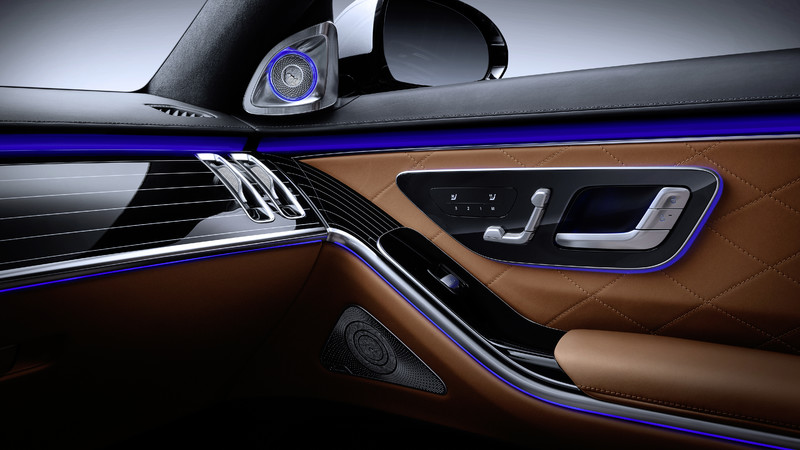 大改款《Mercedes-Benz S-Class》趣味20項數據(一)旗艦音響31隻喇叭大車拼 大改款《Mercedes-Benz S-Class》趣味20項數據(一)旗艦音響31隻喇叭大車拼