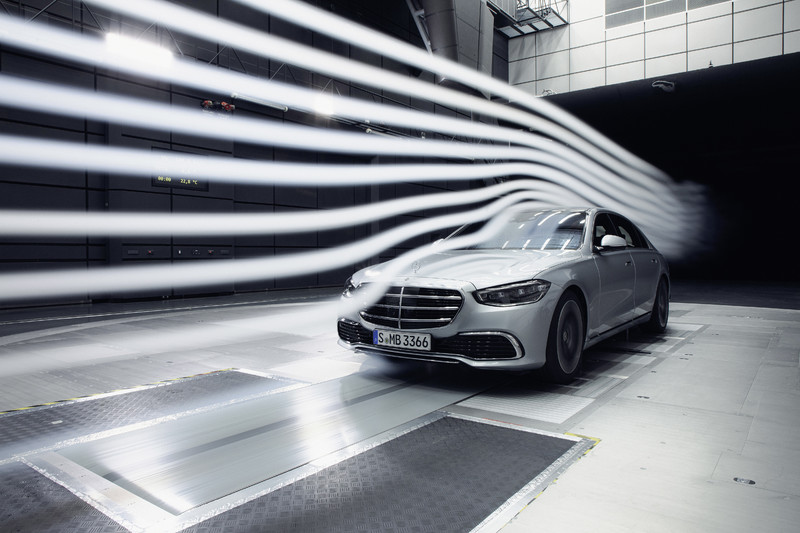 大改款《Mercedes-Benz S-Class》趣味20項數據(一)旗艦音響31隻喇叭大車拼 大改款《Mercedes-Benz S-Class》趣味20項數據(一)旗艦音響31隻喇叭大車拼