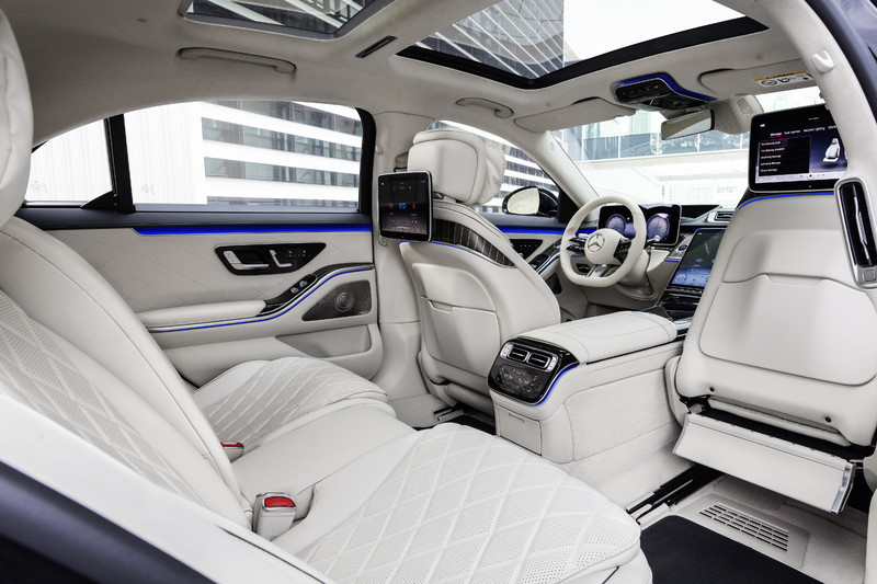 大改款《Mercedes-Benz S-Class》趣味20項數據(一)旗艦音響31隻喇叭大車拼 大改款《Mercedes-Benz S-Class》趣味20項數據(一)旗艦音響31隻喇叭大車拼