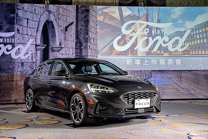 新增建議售價92 9萬元的四門st Line Lommel版 Ford Focus 20 75年式全陣線新亮相 國王車訊kingautos
