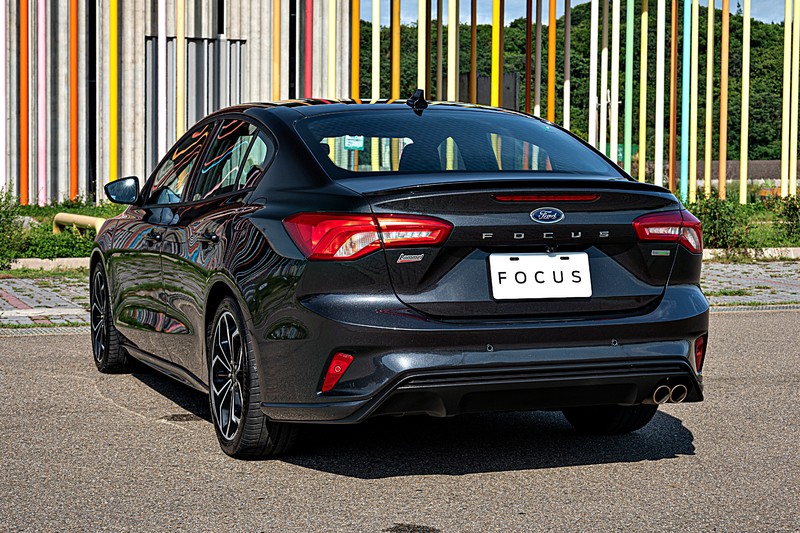 新增建議售價92.9萬元的四門ST-Line Lommel版! 《Ford Focus》20.75年式全陣線新亮相! 新增建議售價92.9萬元的四門ST-Line Lommel版! 《Ford Focus》20.75年式全陣線新亮相!
