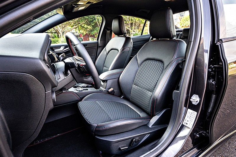 新增建議售價92.9萬元的四門ST-Line Lommel版! 《Ford Focus》20.75年式全陣線新亮相! 新增建議售價92.9萬元的四門ST-Line Lommel版! 《Ford Focus》20.75年式全陣線新亮相!
