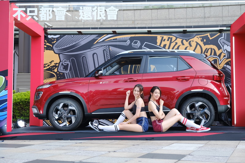 《Hyundai Venue》正式售價再降2萬元 中階GLB車型不用70萬! 《Hyundai Venue》正式售價再降2萬元 中階GLB車型不用70萬!