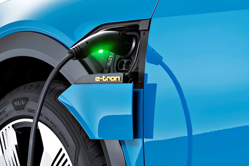 《Audi e-tron》純電休旅年底將上市,台灣奧迪攜手EVALUE充電站品牌、擴大純電生活圈! 《Audi e-tron》純電休旅年底將上市,台灣奧迪攜手EVALUE充電站品牌、擴大純電生活圈!