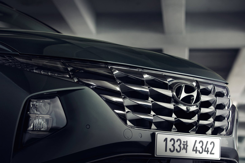 這次走得很前面 全新第4代《Hyundai Tucson》首搭1.6渦輪油電動力驚豔登場 這次走得很前面 全新第4代《Hyundai Tucson》首搭1.6渦輪油電動力驚豔登場