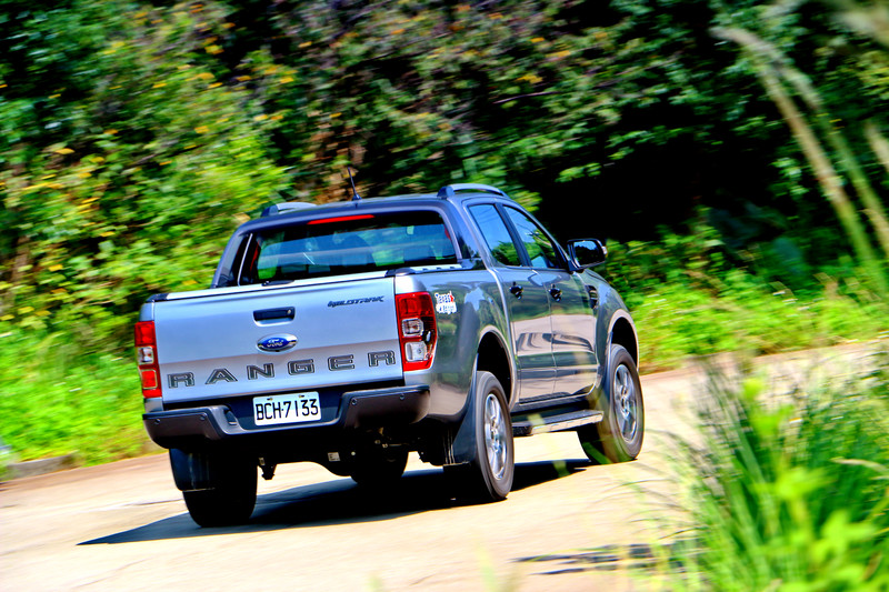 《Ford Ranger 德州騎兵版》隔音好、配備佳|衝著《海力士Hilux》而來!同場加映《職人版》 《Ford Ranger 德州騎兵版》隔音好、配備佳|衝著《海力士Hilux》而來!同場加映《職人版》