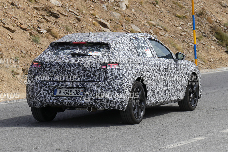 新世代《DS 4》偽裝落網 法系豪華掀背即將重返車壇 新世代《DS 4》偽裝落網 法系豪華掀背即將重返車壇