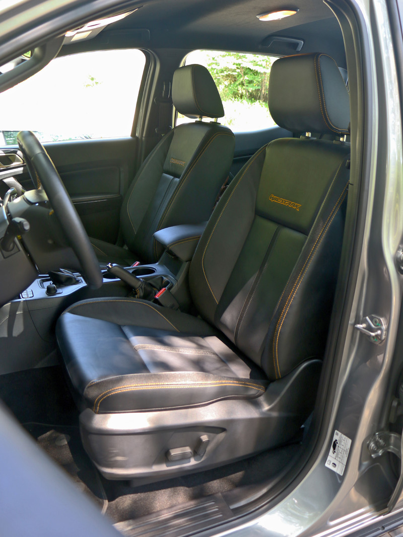 《Ford Ranger 德州騎兵版》隔音好、配備佳|衝著《海力士Hilux》而來!同場加映《職人版》 《Ford Ranger 德州騎兵版》隔音好、配備佳|衝著《海力士Hilux》而來!同場加映《職人版》