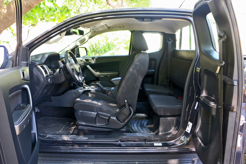 《Ford Ranger 德州騎兵版》隔音好、配備佳|衝著《海力士Hilux》而來!同場加映《職人版》 《Ford Ranger 德州騎兵版》隔音好、配備佳|衝著《海力士Hilux》而來!同場加映《職人版》