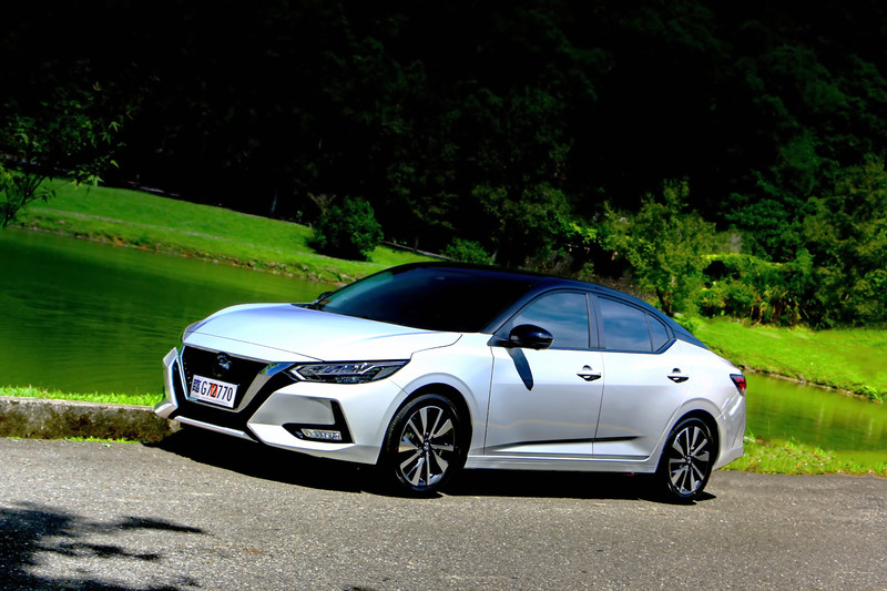 大改款《Nissan Sentra國產仙草》試駕(一)|動力充裕、坐艙寧靜、動態穩健 大改款《Nissan Sentra國產仙草》試駕(一)|動力充裕、坐艙寧靜、動態穩健