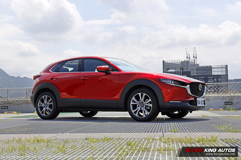 小公主上路︱2021年式《Mazda CX-30》選車就像選男友,要顏質也要能懂妳 小公主上路︱2021年式《Mazda CX-30》選車就像選男友,要顏質也要能懂妳