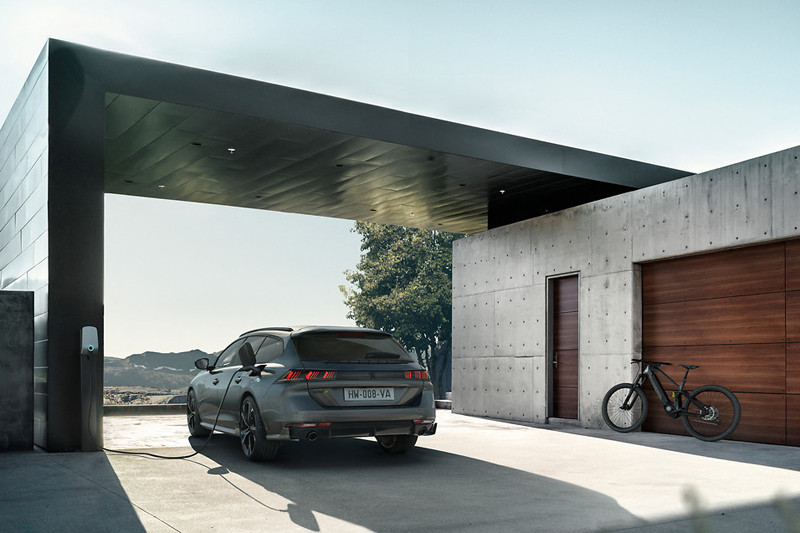 插電猛獅《Peugeot 508 PSE/508 SW PSE》殺氣登場 房車和旅行車誰是你的菜？