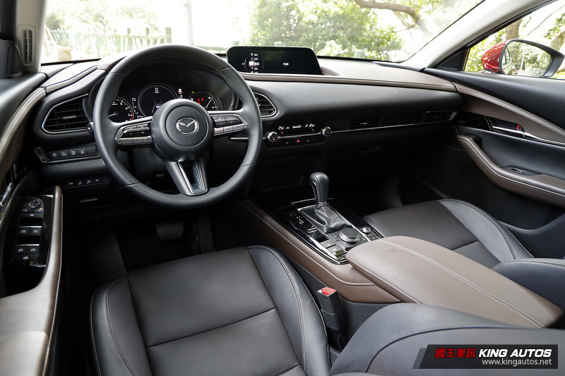 小公主上路︱2021年式《Mazda CX-30》選車就像選男友,要顏質也要能懂妳 小公主上路︱2021年式《Mazda CX-30》選車就像選男友,要顏質也要能懂妳