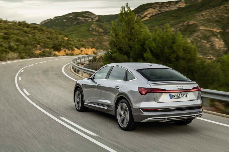 《Audi》公布電動休旅e-tron系列售價 最低289萬起 再享免費升級禮遇! 《Audi》公布電動休旅e-tron系列售價 最低289萬起 再享免費升級禮遇!