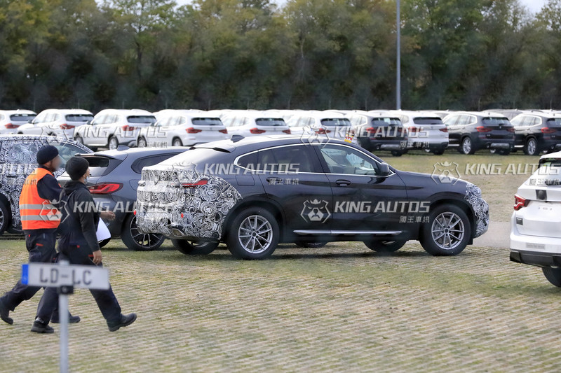 小改款《BMW X4》偽裝落網 瞇個眼會讓鼻孔看起來變大嗎? 小改款《BMW X4》偽裝落網 瞇個眼會讓鼻孔看起來變大嗎?