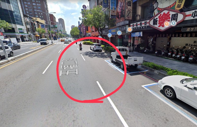 快車道可以右轉?《道路交安大解析》這樣右轉才正確 快車道可以右轉?《道路交安大解析》這樣右轉才正確