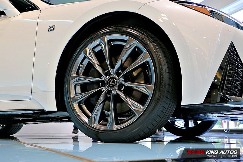全車系200萬元有找! 21年式《Lexus IS小改款》開始接單預售! 全車系200萬元有找! 21年式《Lexus IS小改款》開始接單預售!