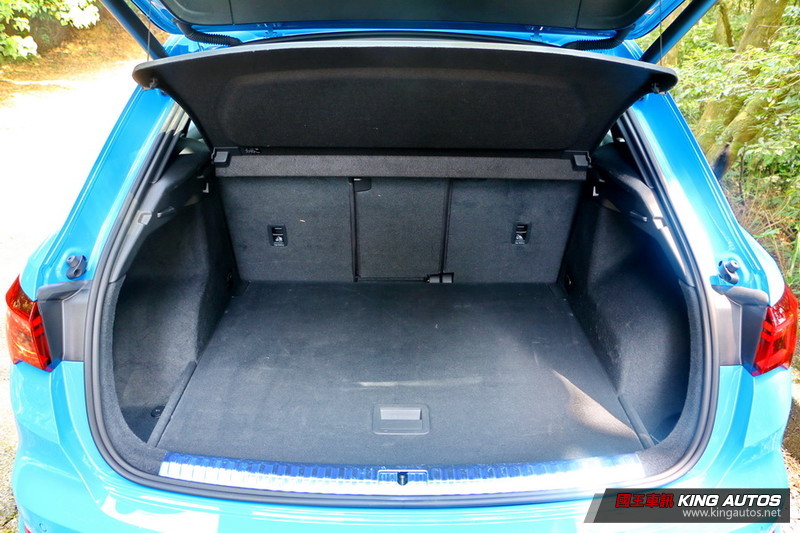 新世代《Audi Q3 40TFSI quattro》空間更大、造型更帥、安全無恙 新世代《Audi Q3 40TFSI quattro》空間更大、造型更帥、安全無恙