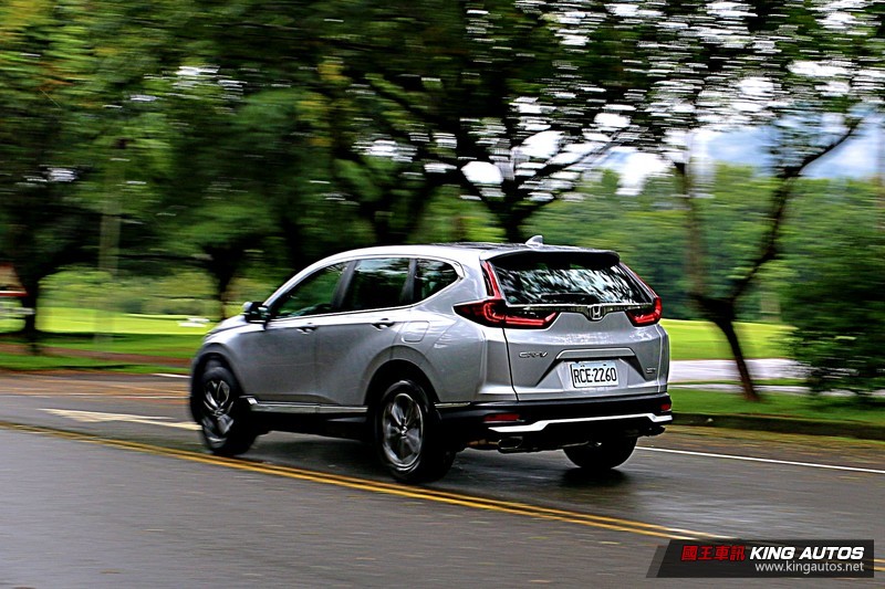 「選車東西軍」之《Ford Kuga》或《Honda CR-V》? 國產中型主力休旅、價差僅3萬元,你偏好哪一款? 「選車東西軍」之《Ford Kuga》或《Honda CR-V》? 國產中型主力休旅、價差僅3萬元,你偏好哪一款?