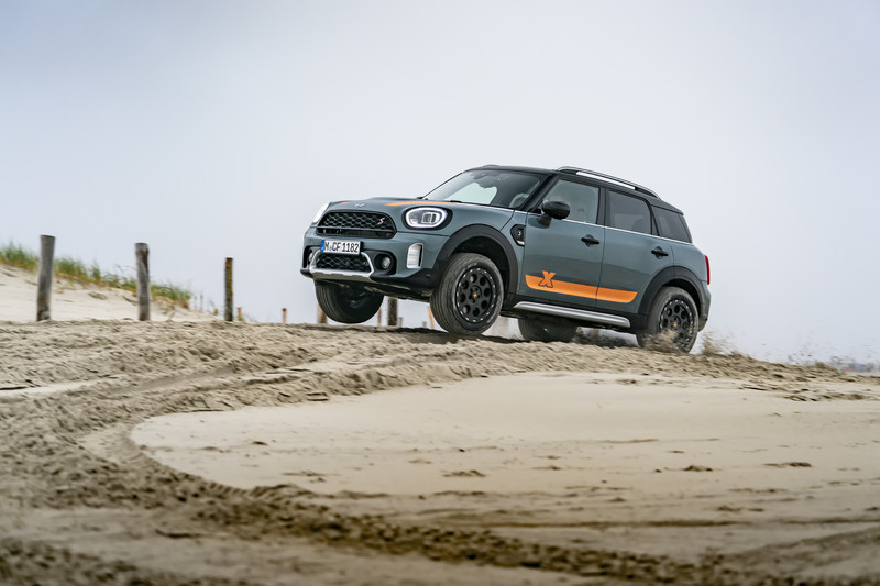 達卡專家出手《Mini Countryman》帥氣鄉民越野身手大躍進 達卡專家出手《Mini Countryman》帥氣鄉民越野身手大躍進