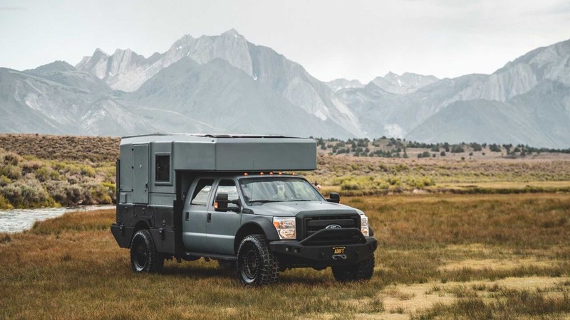 把貨車改成600萬的露營車！《Ford F-550 Adrift》結合越野快感與舒適生活