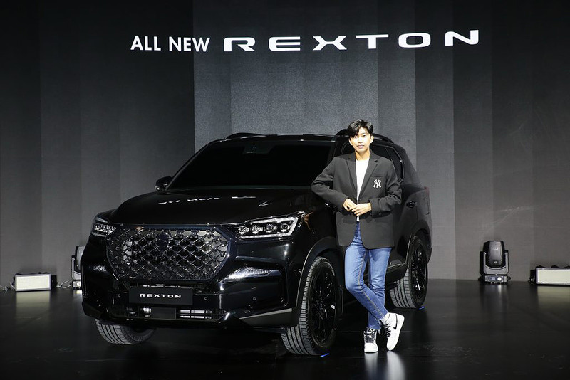 小改款《SsangYong Rexton》正式發表 把廠徽遮住你能認出它是誰嗎? 小改款《SsangYong Rexton》正式發表 把廠徽遮住你能認出它是誰嗎?