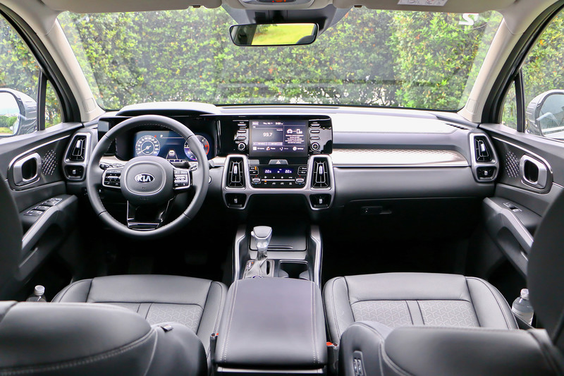 《Kia Sorento 2.2》七人座SUV(一)為何近8成買家選六座?全景天窗 彩蛋在最後! 《Kia Sorento 2.2》七人座SUV(一)為何近8成買家選六座?全景天窗 彩蛋在最後!