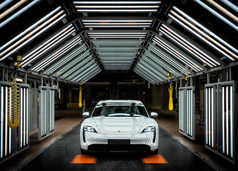 顛覆傳統流水生產線《Porsche Taycan》碳中和 零衝擊 智慧工廠 顛覆傳統流水生產線《Porsche Taycan》碳中和 零衝擊 智慧工廠