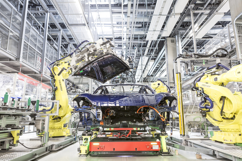 顛覆傳統流水生產線《Porsche Taycan》碳中和 零衝擊 智慧工廠 顛覆傳統流水生產線《Porsche Taycan》碳中和 零衝擊 智慧工廠