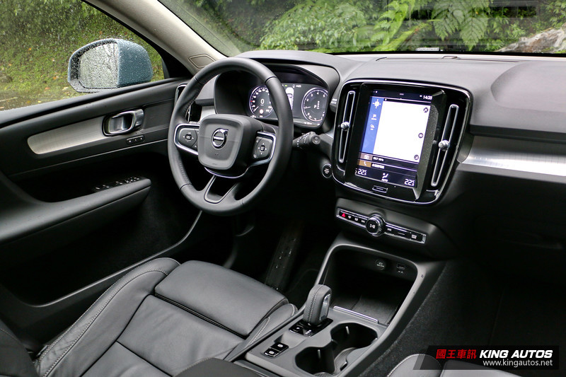 豪華家庭休旅車 起始點《Volvo XC40 T3》安全 寧靜 好開 不貴 豪華家庭休旅車 起始點《Volvo XC40 T3》安全 寧靜 好開 不貴