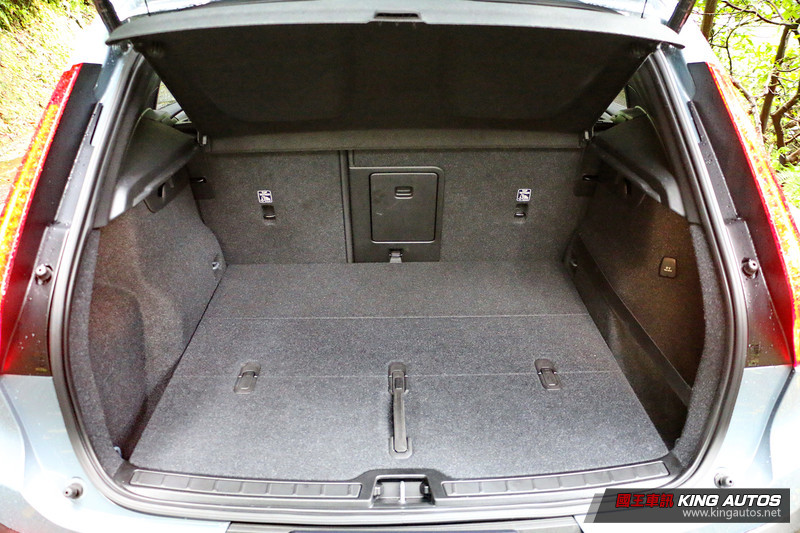 豪華家庭休旅車 起始點《Volvo XC40 T3》安全 寧靜 好開 不貴 豪華家庭休旅車 起始點《Volvo XC40 T3》安全 寧靜 好開 不貴