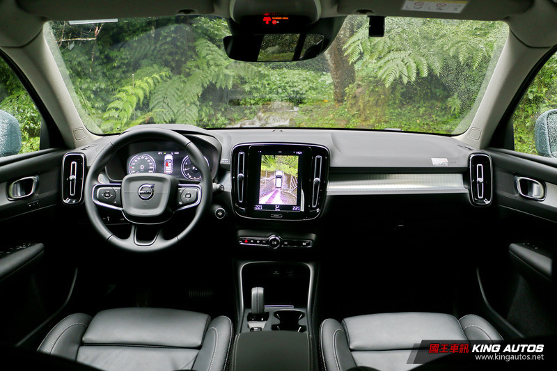 豪華家庭休旅車 起始點《Volvo XC40 T3》安全 寧靜 好開 不貴 豪華家庭休旅車 起始點《Volvo XC40 T3》安全 寧靜 好開 不貴