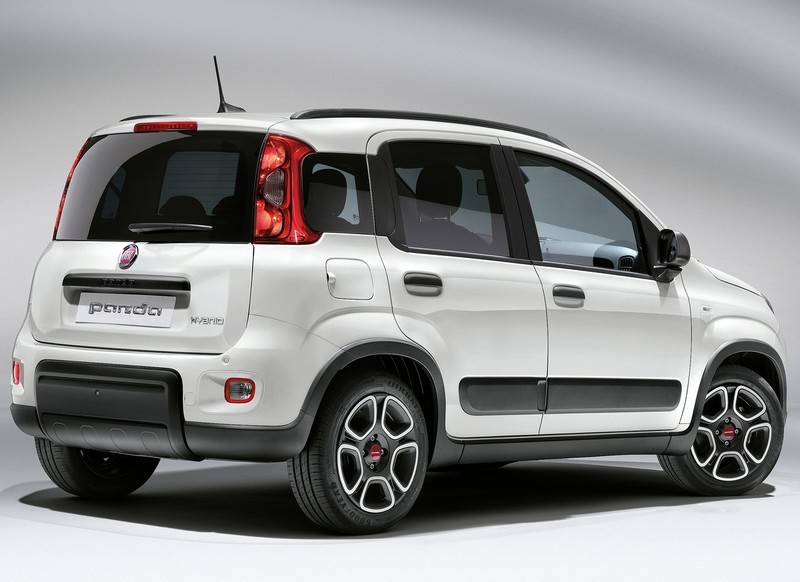 海外售價45萬起!《Fiat Panda》慶祝40周年 改款輕油電可愛登場 海外售價45萬起!《Fiat Panda》慶祝40周年 改款輕油電可愛登場