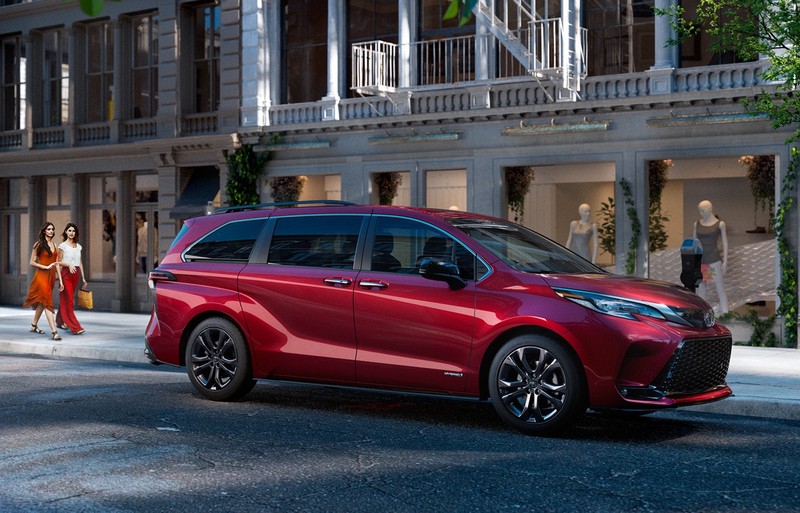 先搶先贏?大改款《Toyota Sienna》預告11/24現身、2.5油電動力取代3.5 V6引擎 先搶先贏?大改款《Toyota Sienna》預告11/24現身、2.5油電動力取代3.5 V6引擎