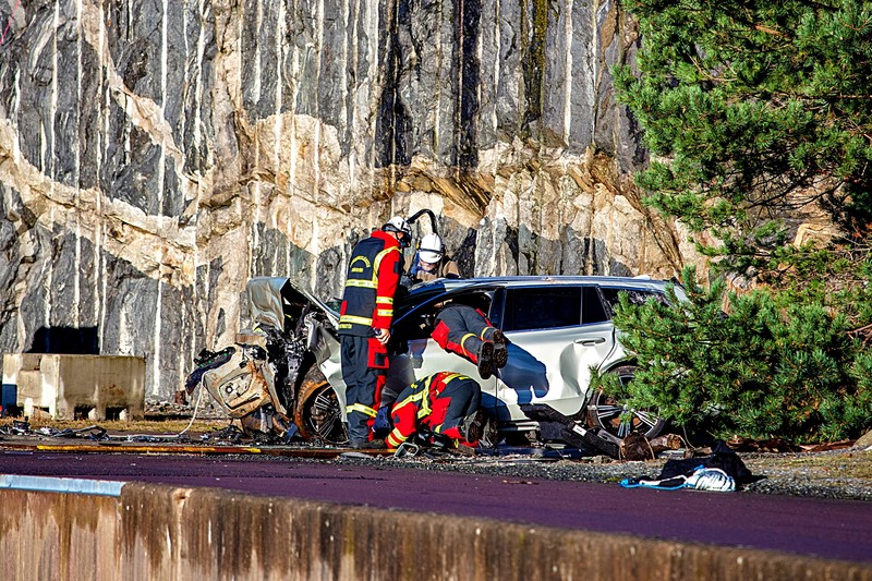 (影片)竟然從30米高度丟下多達10部新車！《Volvo》大手筆支援緊急救援訓練