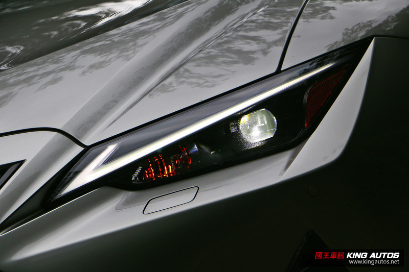 《Lexus IS 300h F Sport》操控簡直是輛Bimmer!上路前請先開啟 Sport模式 《Lexus IS 300h F Sport》操控簡直是輛Bimmer!上路前請先開啟 Sport模式