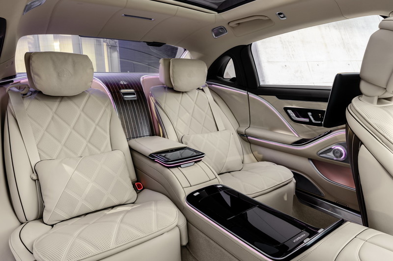 全新《Mercedes-Maybach S-Class》霸氣登場 不只奢華還有品牌僅存的V12心臟