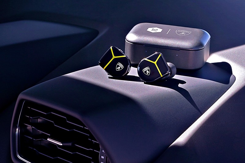 折合台幣分別約1萬、1.57萬元!《Lamborghini》兩款《Master & Dynamic》聯名無線耳機 折合台幣分別約1萬、1.57萬元!《Lamborghini》兩款《Master & Dynamic》聯名無線耳機