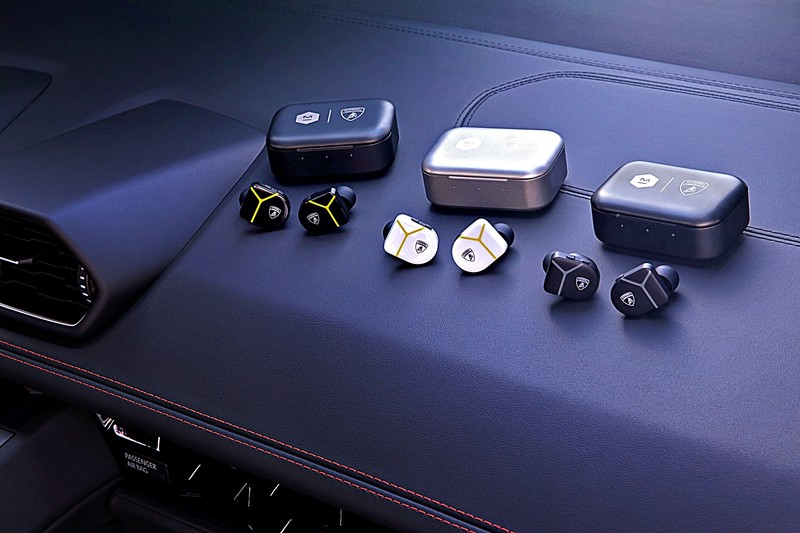 折合台幣分別約1萬、1.57萬元!《Lamborghini》兩款《Master & Dynamic》聯名無線耳機 折合台幣分別約1萬、1.57萬元!《Lamborghini》兩款《Master & Dynamic》聯名無線耳機