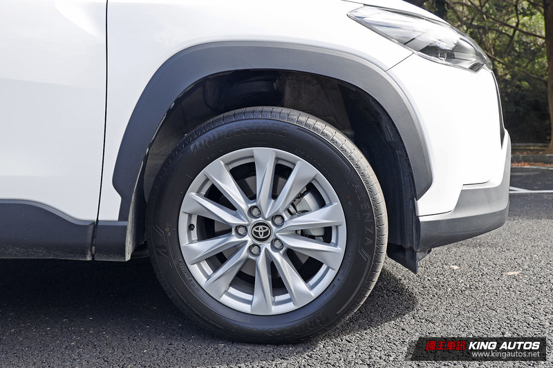 小公主上路︱《Toyota Corolla Cross》國民小男神,不一定完美但就是合妳胃 小公主上路︱《Toyota Corolla Cross》國民小男神,不一定完美但就是合妳胃