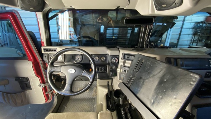 誰說悍馬只能上戰場？《Hummer H1》變身破百萬的露營車 遊山玩水也沒問題