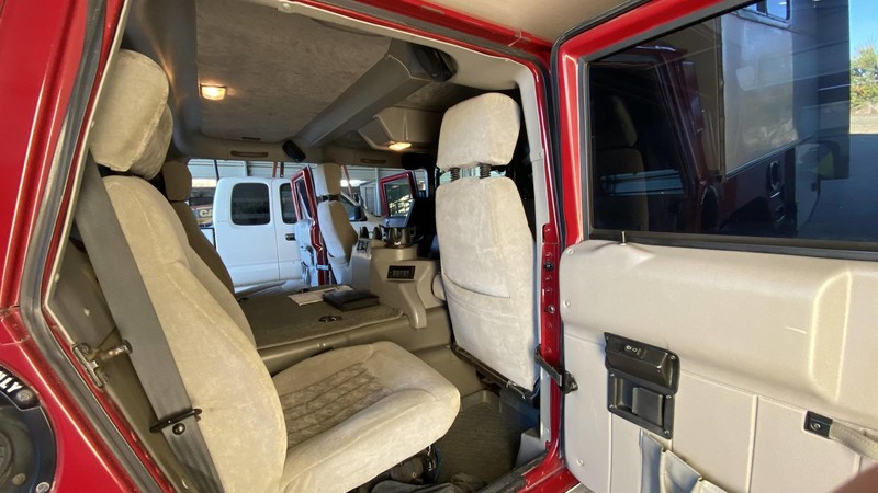 誰說悍馬只能上戰場？《Hummer H1》變身破百萬的露營車 遊山玩水也沒問題