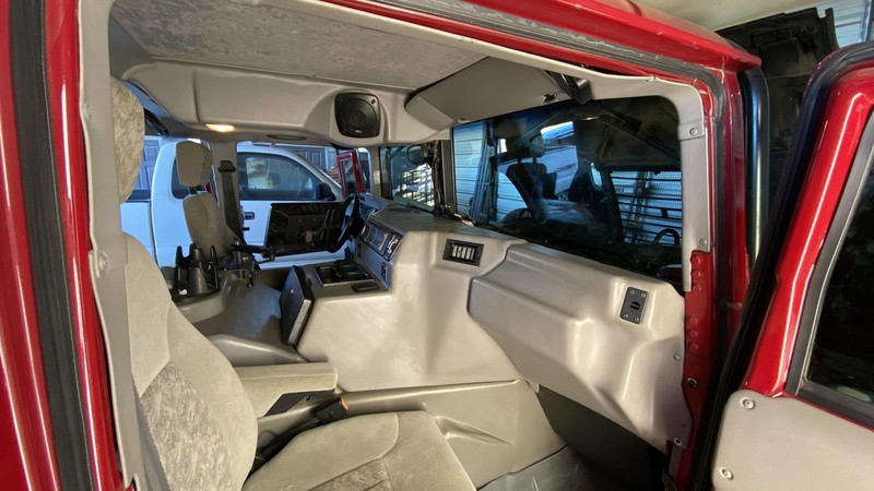 誰說悍馬只能上戰場？《Hummer H1》變身破百萬的露營車 遊山玩水也沒問題