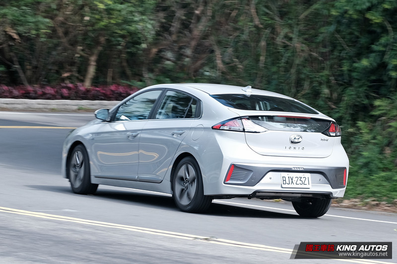 國王駕道︱既然要買油電車,何不先來感受《Hyundai Ioniq Hybrid》的滿滿誠意 國王駕道︱既然要買油電車,何不先來感受《Hyundai Ioniq Hybrid》的滿滿誠意