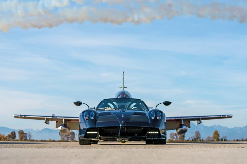 《Pagani》向 特技飛行 致敬《Huayra Tricolore 碳纖維+鈦合金車體》八字太輕別碰! 《Pagani》向 特技飛行 致敬《Huayra Tricolore 碳纖維+鈦合金車體》八字太輕別碰!