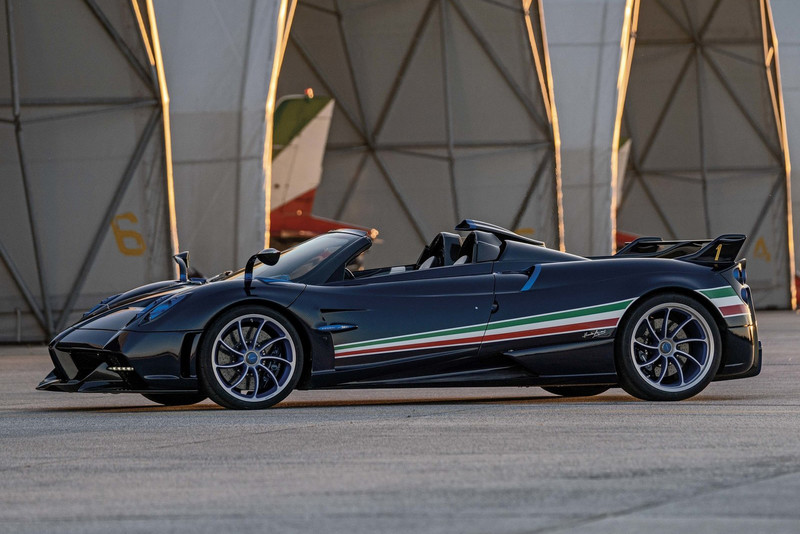 《Pagani》向 特技飛行 致敬《Huayra Tricolore 碳纖維+鈦合金車體》八字太輕別碰! 《Pagani》向 特技飛行 致敬《Huayra Tricolore 碳纖維+鈦合金車體》八字太輕別碰!