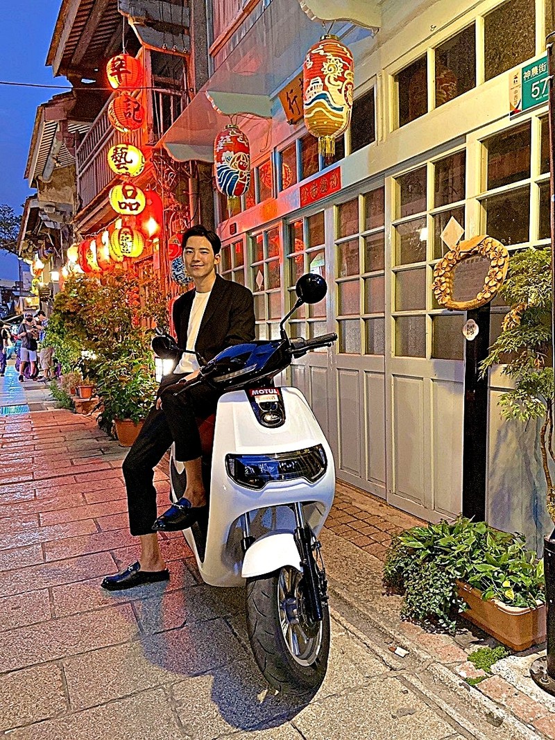 買新車過好年!《eMOVING》全車系新春送萬元發財金、指定車型再送五萬車碰車險及原廠精品配件 買新車過好年!《eMOVING》全車系新春送萬元發財金、指定車型再送五萬車碰車險及原廠精品配件