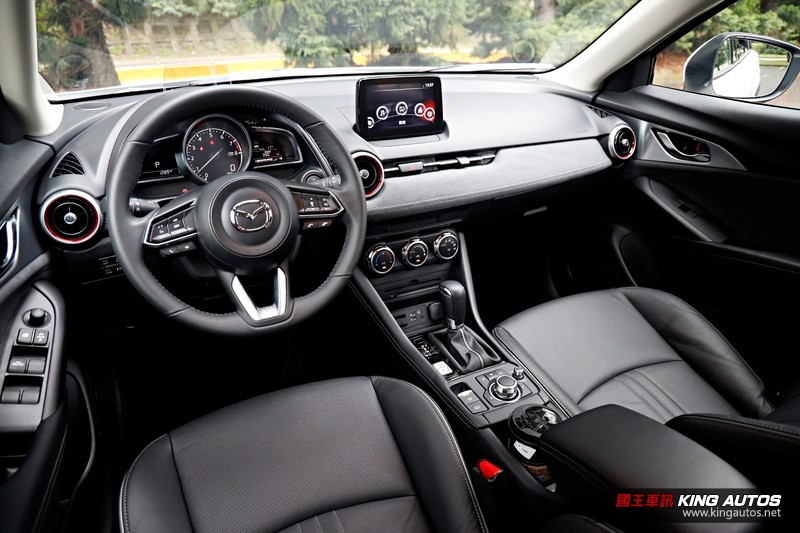 小公主上路︱2021年式《Mazda CX-3》小休旅的新定義,質感安全好輕盈 小公主上路︱2021年式《Mazda CX-3》小休旅的新定義,質感安全好輕盈